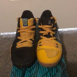 Nike Kyrie 3 “What The” Size 7